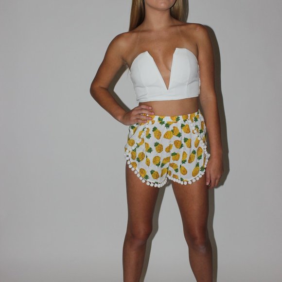 Deep V Crop - Picture 2 of 2